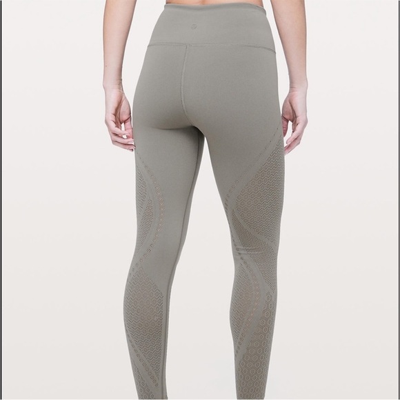 Lululemon Reveal Tight Mindful Motion Carbon Dust Size 4 Athletic Workout - Picture 2 of 15